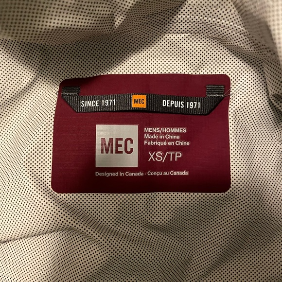 Men’s MEC Aquanator maroon raincoat - Picture 7 of 7